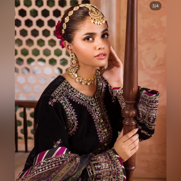 Elegant Black Embroidered luxury velvet dress brand motifz Pakistani Indian - Picture 2 of 4